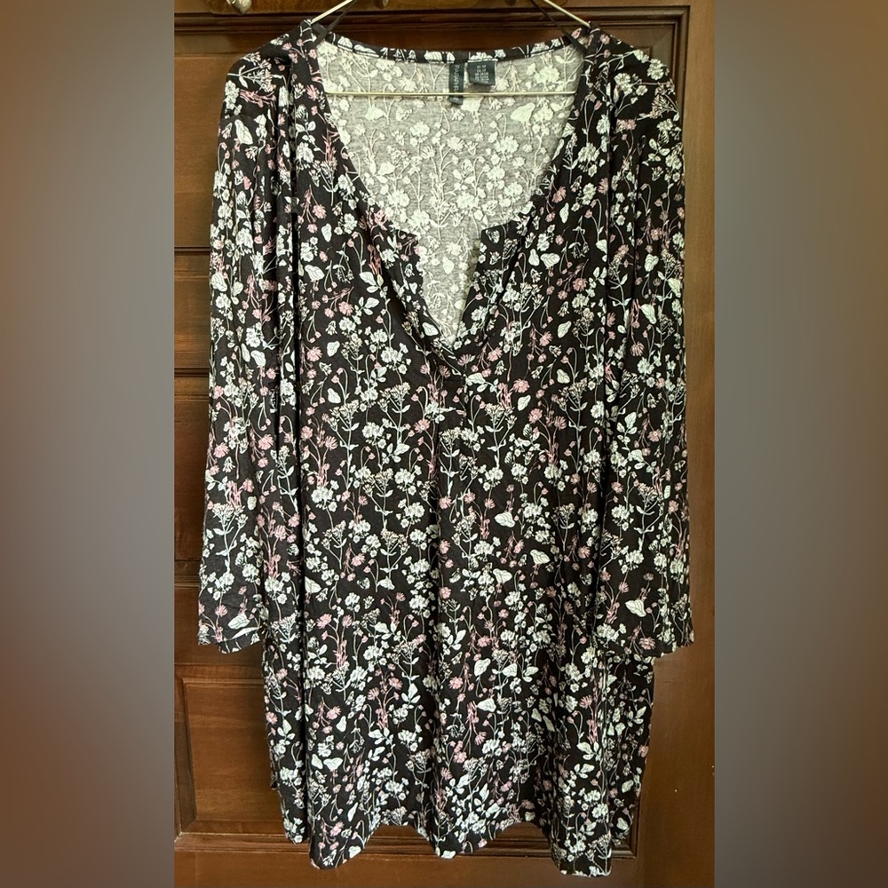 Paraphrase Plus Floral Knit Blouse